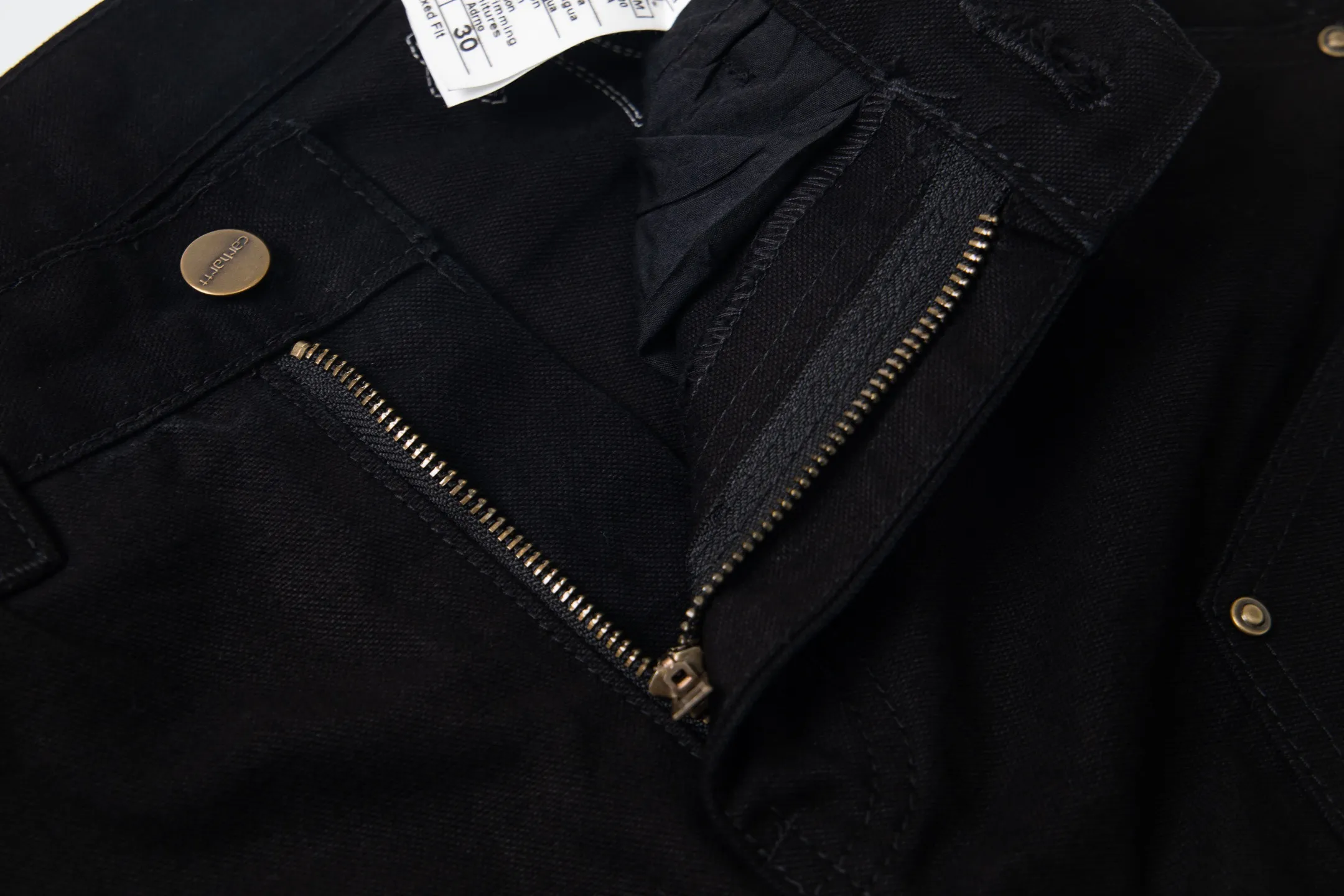 P260 Chrome Hearts co-branded Carhartt zipper leather jeans, priced at 16W+, patchwork cross pattern embellishment, high-waisted washed jeans! ! Absolutely high-end luxury products, 8W+ level god-level single products, super popular products, made with top heavy industry, a magic weapon that cannot be missed. About Kroxin This is an extremely luxurious fashion brand, which can also be called the nobles of the high street. It has always been an exclusive brand for some hipsters or the rich second generation. Compared with ordinary high streets, it is more luxurious and noble. Compared with luxury brands, it has a more fashionable personality and has always been a brand that I have a special liking for. Style number: 1772# Size: 28 30 32 34 36